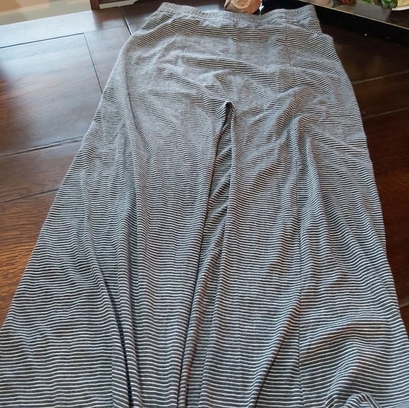 American OUTFITTERS Striped skirt/B4A - Picture 3 of 3